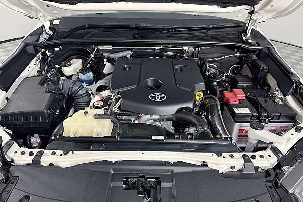 2024 Toyota Hilux SR5 48V GUN126R 4X4