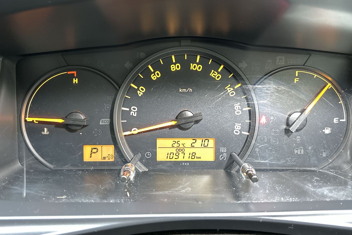 2017 Toyota Hiace Commuter KDH223R ELWB High Roof