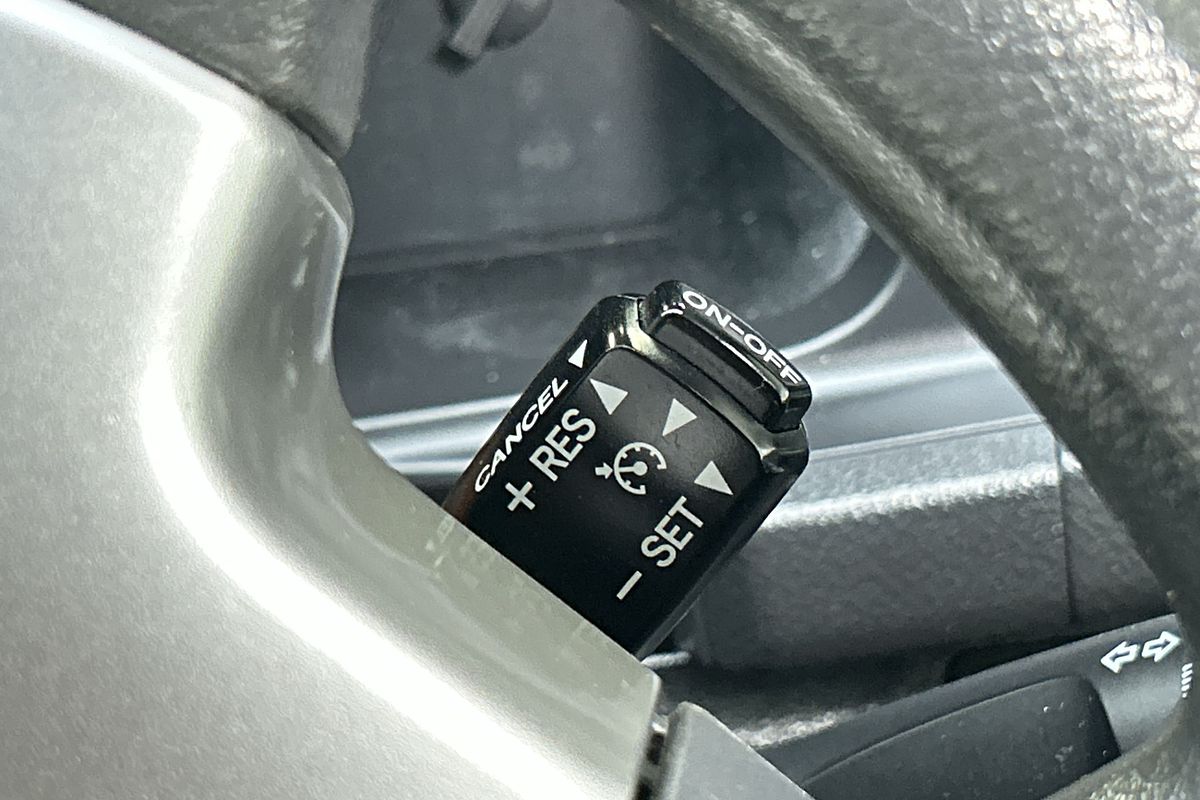 2017 Toyota Hiace Commuter KDH223R ELWB High Roof