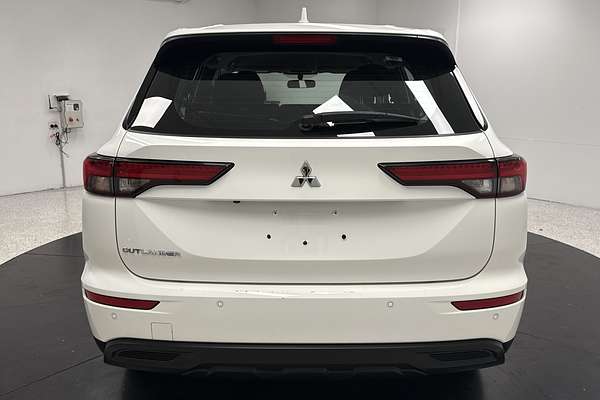2023 Mitsubishi Outlander ES ZM