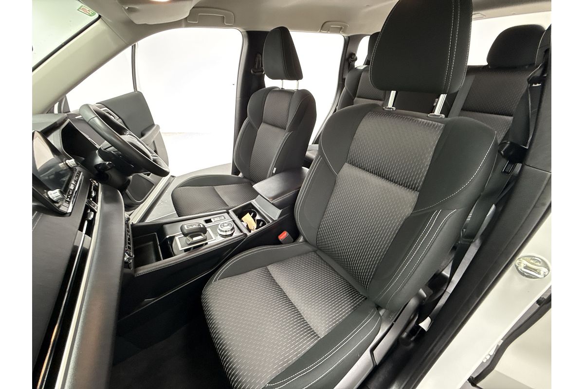 2023 Mitsubishi Outlander ES ZM