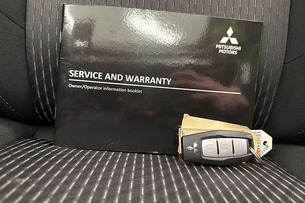 2023 Mitsubishi Outlander ES ZM