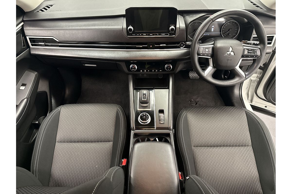 2023 Mitsubishi Outlander ES ZM