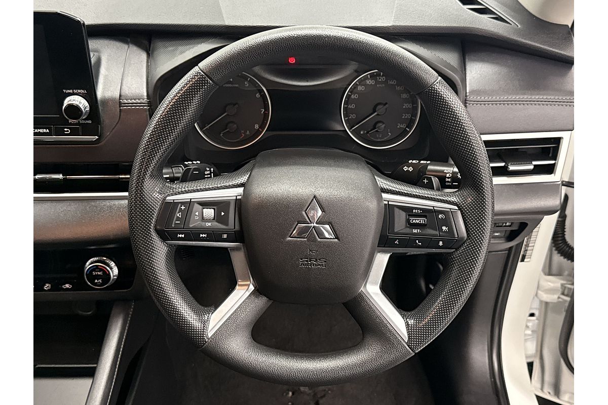 2023 Mitsubishi Outlander ES ZM