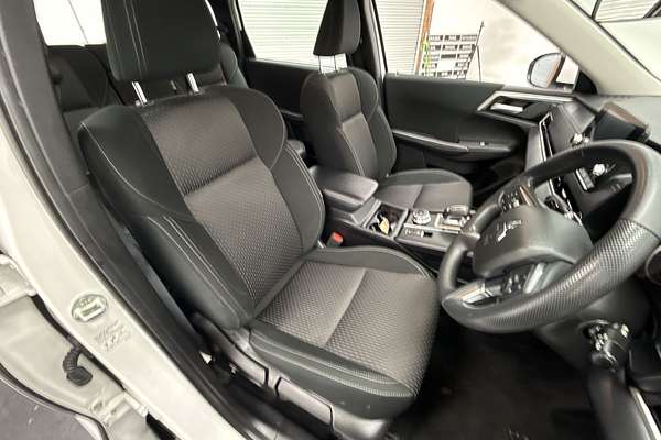 2023 Mitsubishi Outlander ES ZM