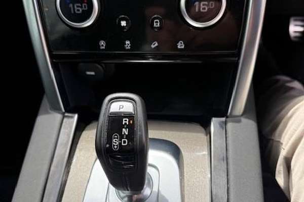 2019 Land Rover Discovery SD4 S Series 5