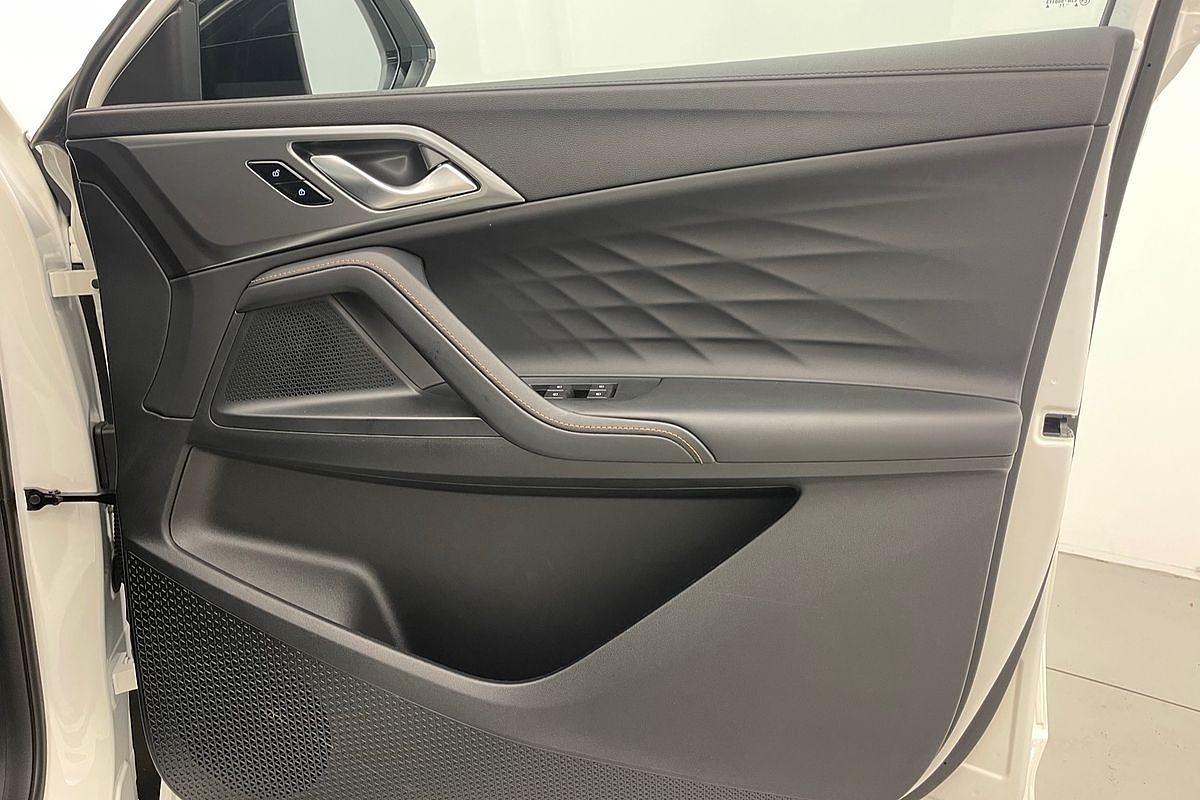 2025 MG HS Vibe AS33