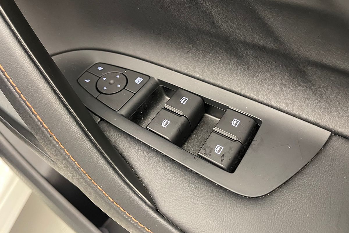 2025 MG HS Vibe AS33