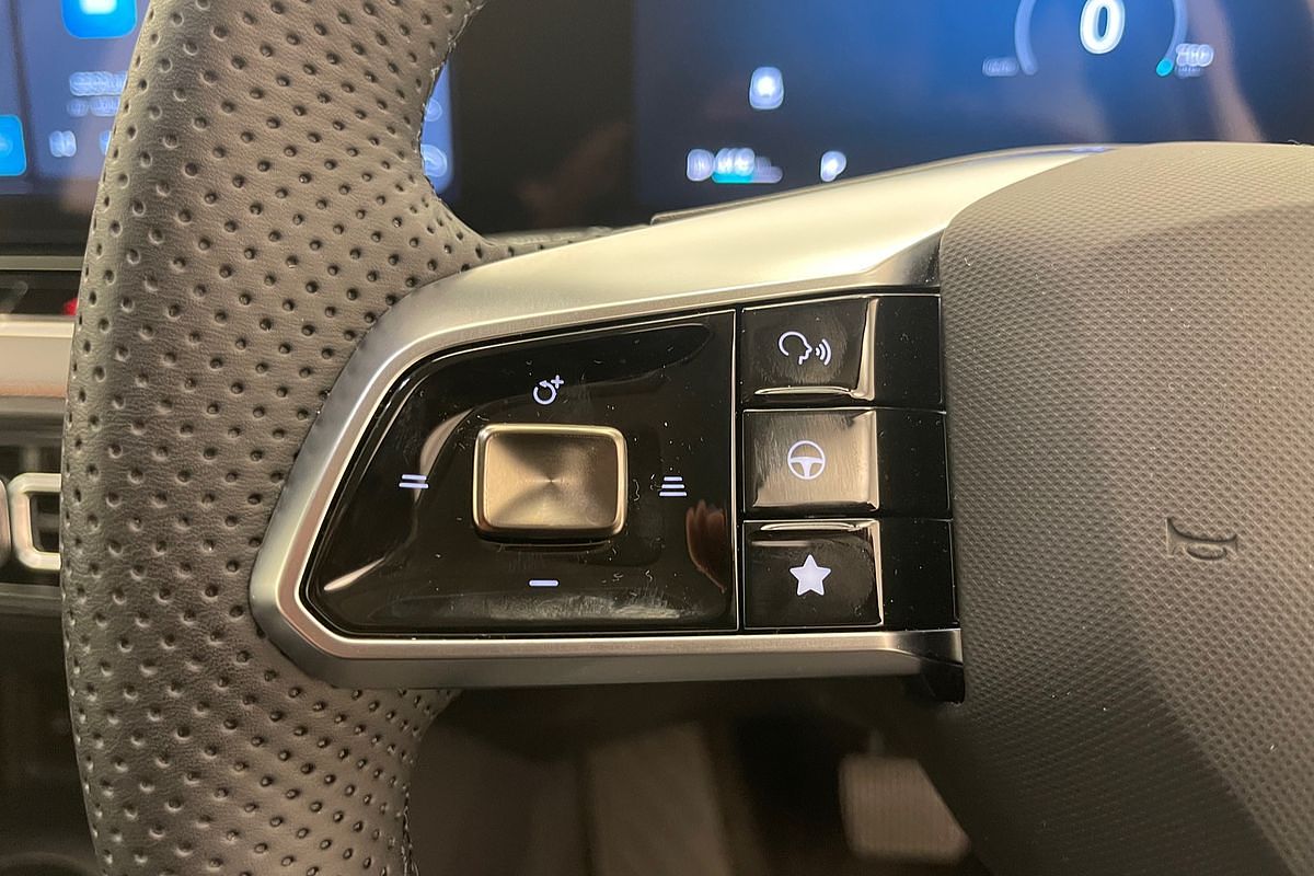 2025 MG HS Vibe AS33