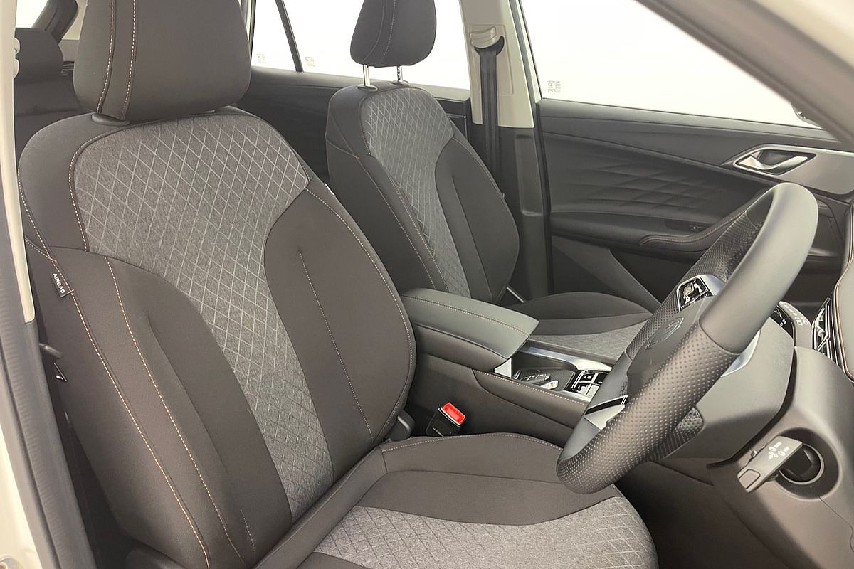 2025 MG HS Vibe AS33