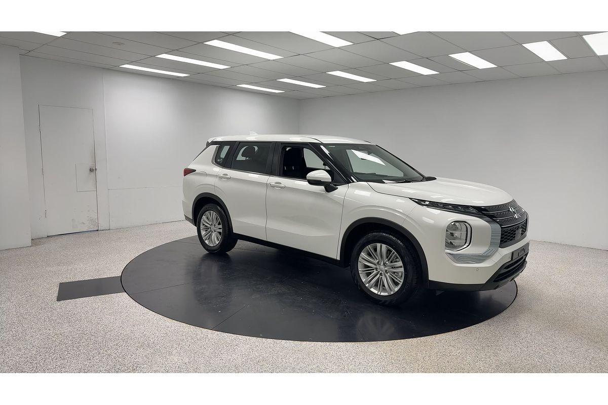 2023 Mitsubishi Outlander ES ZM
