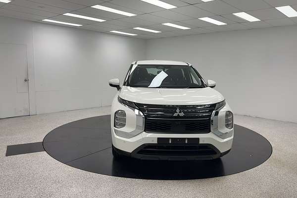 2023 Mitsubishi Outlander ES ZM