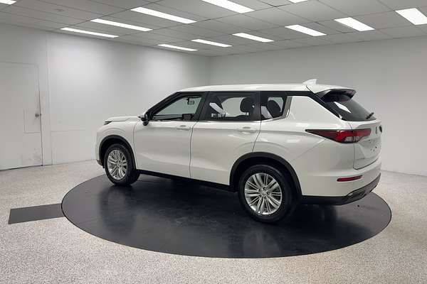 2023 Mitsubishi Outlander ES ZM