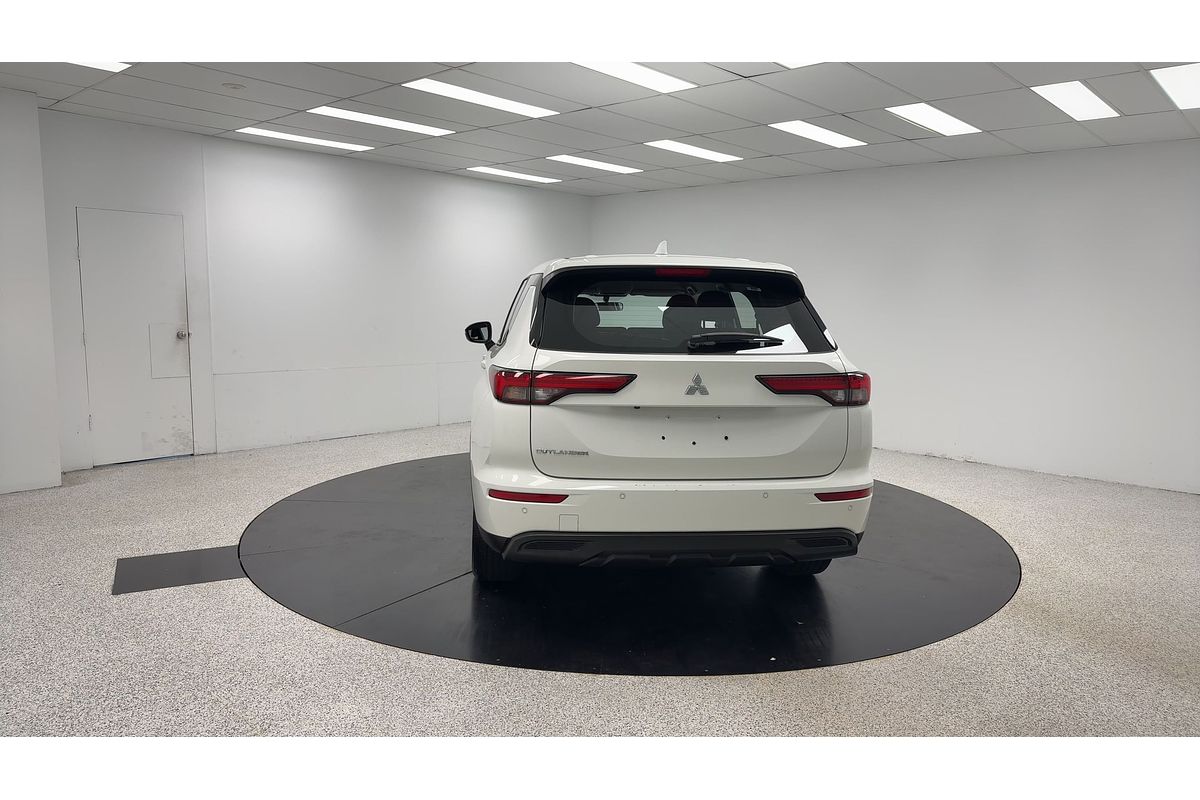 2023 Mitsubishi Outlander ES ZM