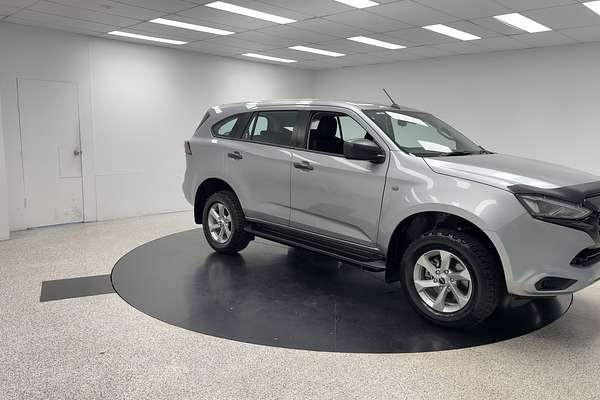 2022 Isuzu MU-X LS-M