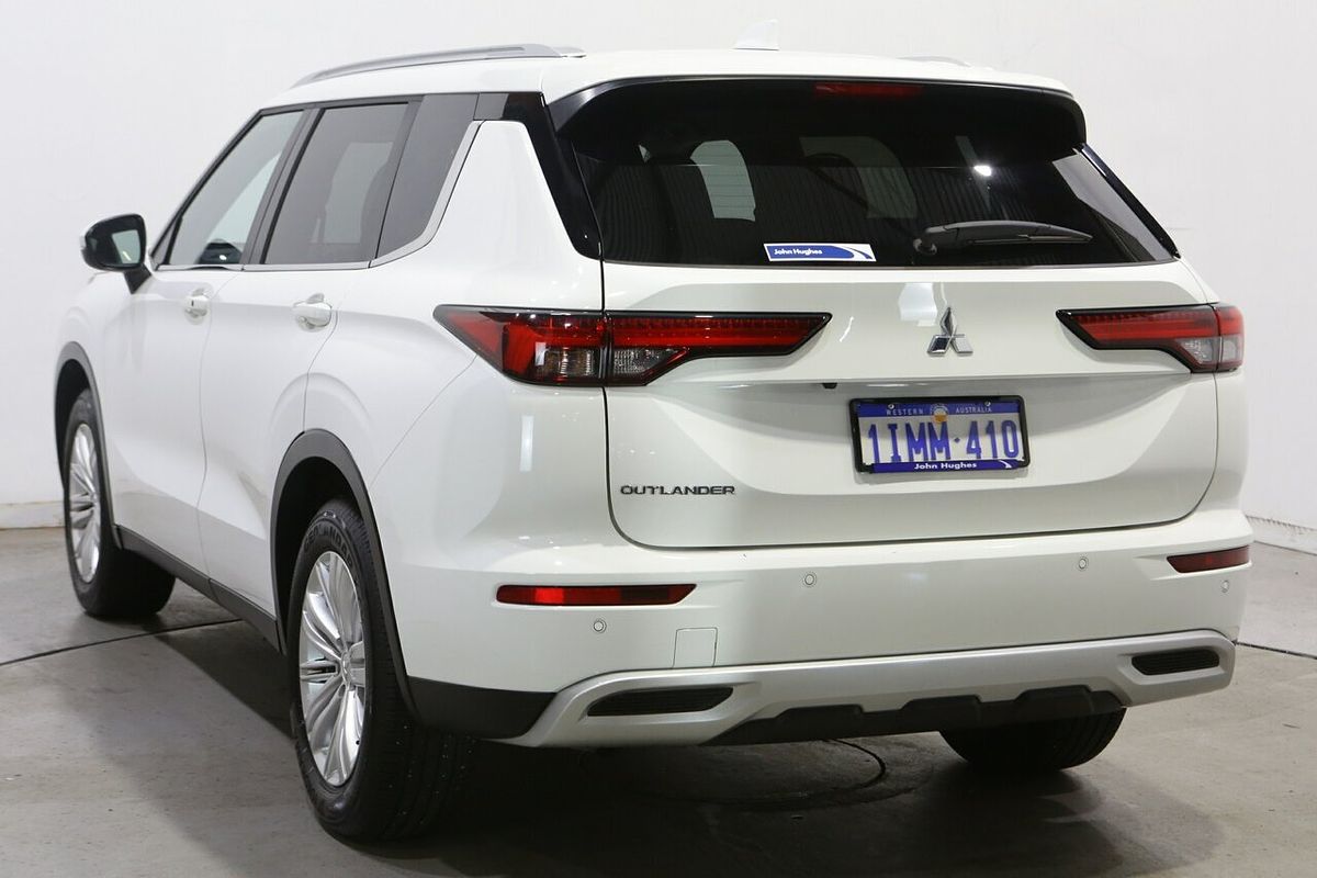 2024 Mitsubishi Outlander LS ZM