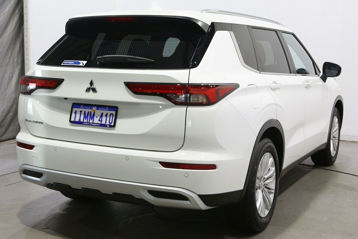 2024 Mitsubishi Outlander LS ZM
