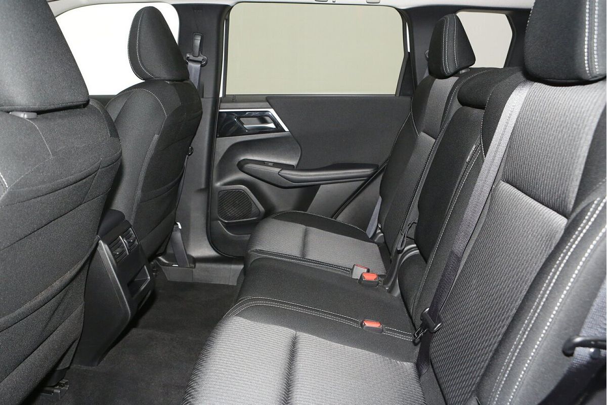 2024 Mitsubishi Outlander LS ZM