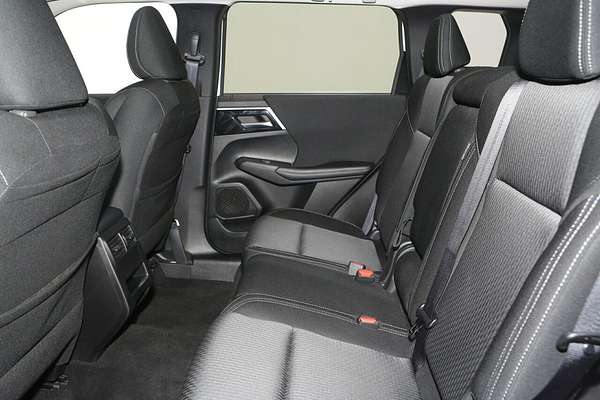 2024 Mitsubishi Outlander LS ZM