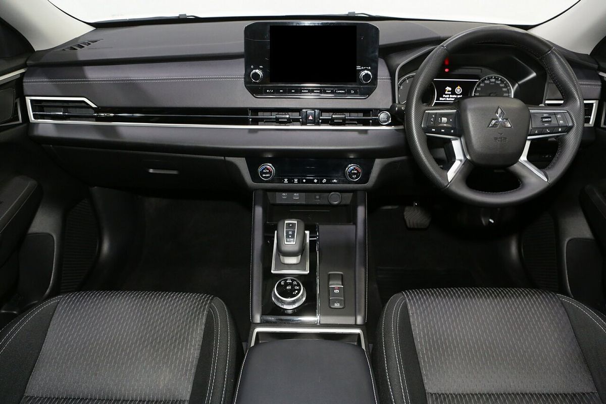 2024 Mitsubishi Outlander LS ZM