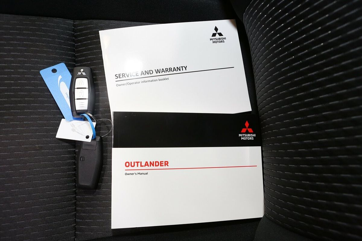 2024 Mitsubishi Outlander LS ZM