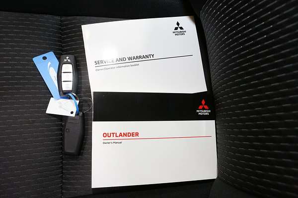 2024 Mitsubishi Outlander LS ZM
