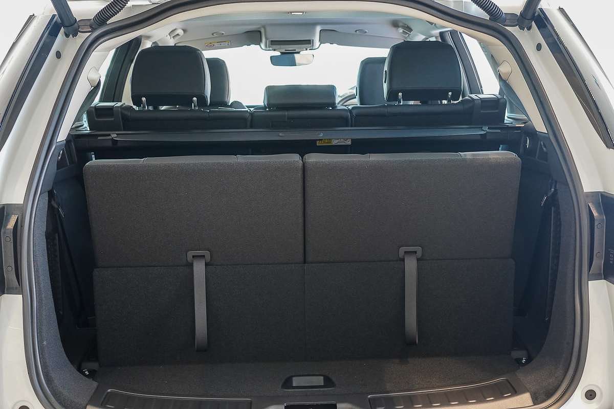 2024 Land Rover Discovery Sport P200 S L550