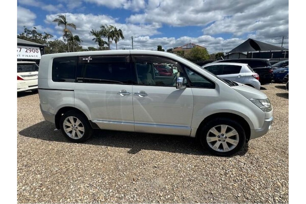 2008 Mitsubishi Delica D5 M