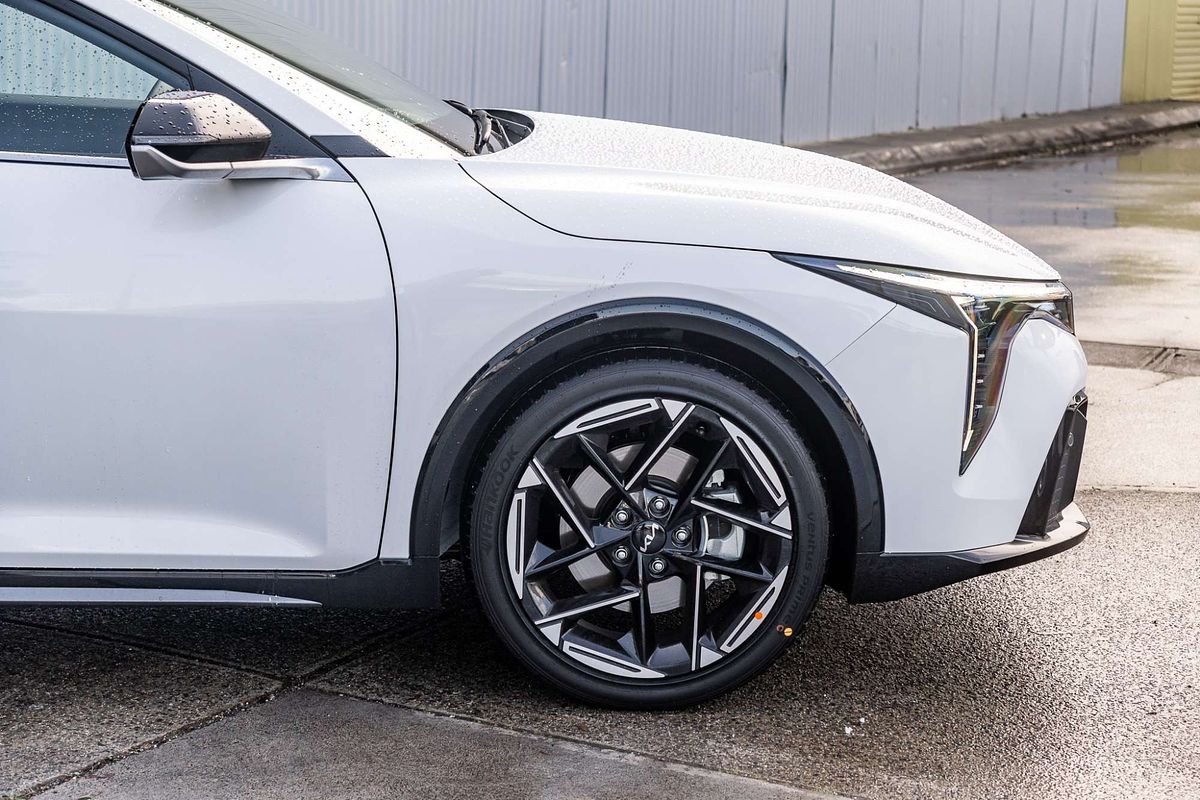 2025 Kia K4 GT-Line CL4m