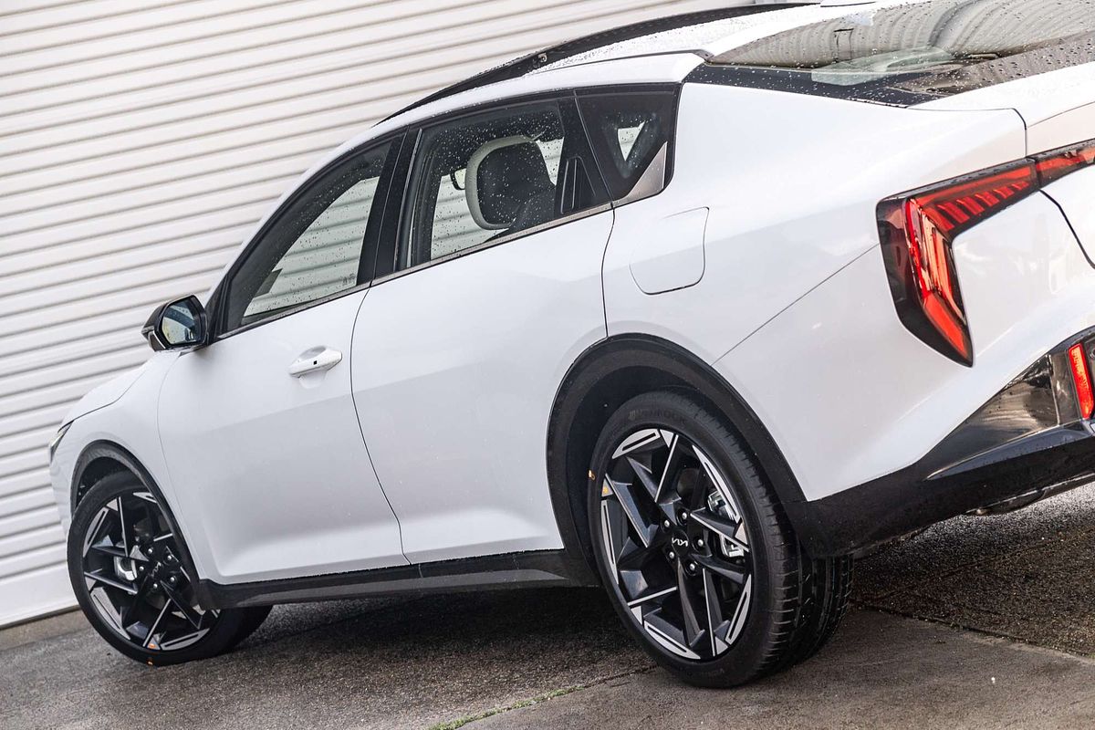 2025 Kia K4 GT-Line CL4m