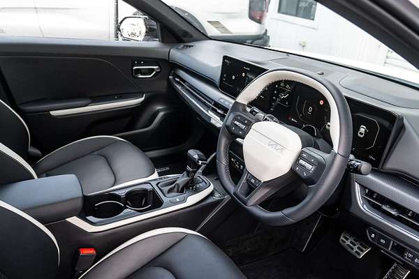 2025 Kia K4 GT-Line CL4m