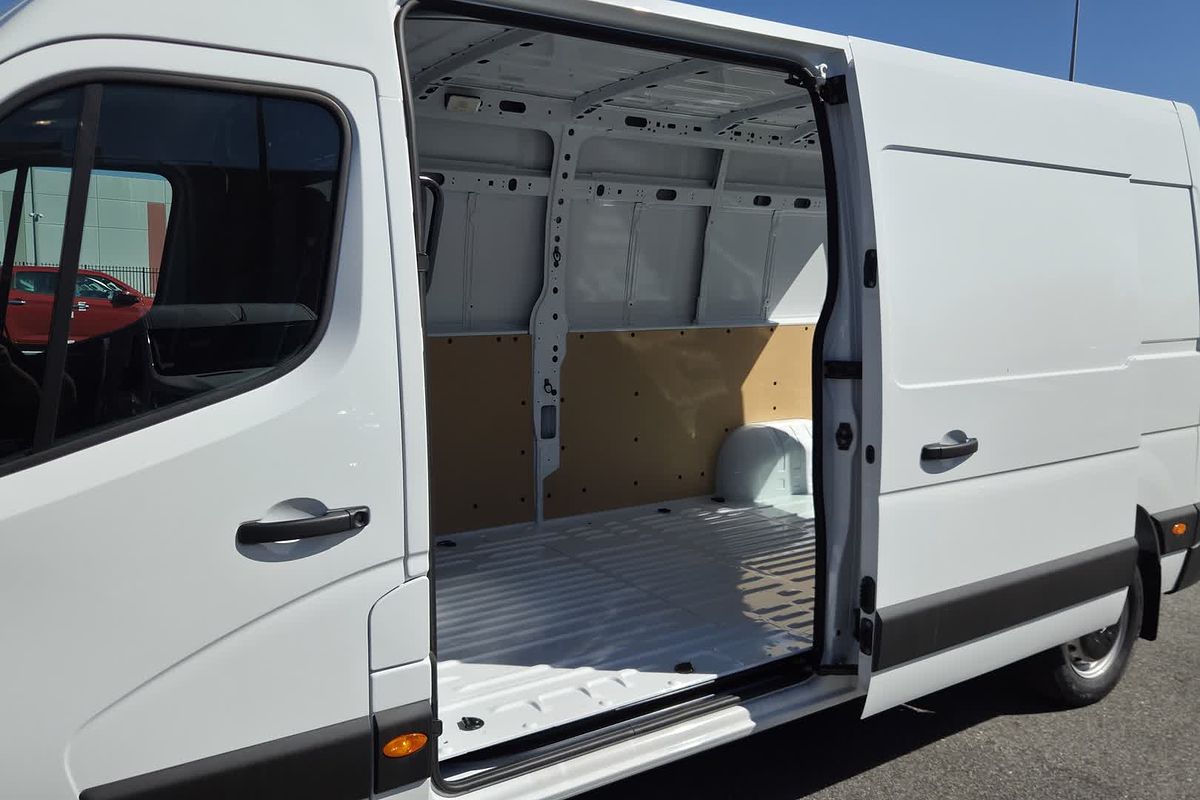 2025 Renault Master Pro 110kW X62 Phase 2 LWB Mid Roof