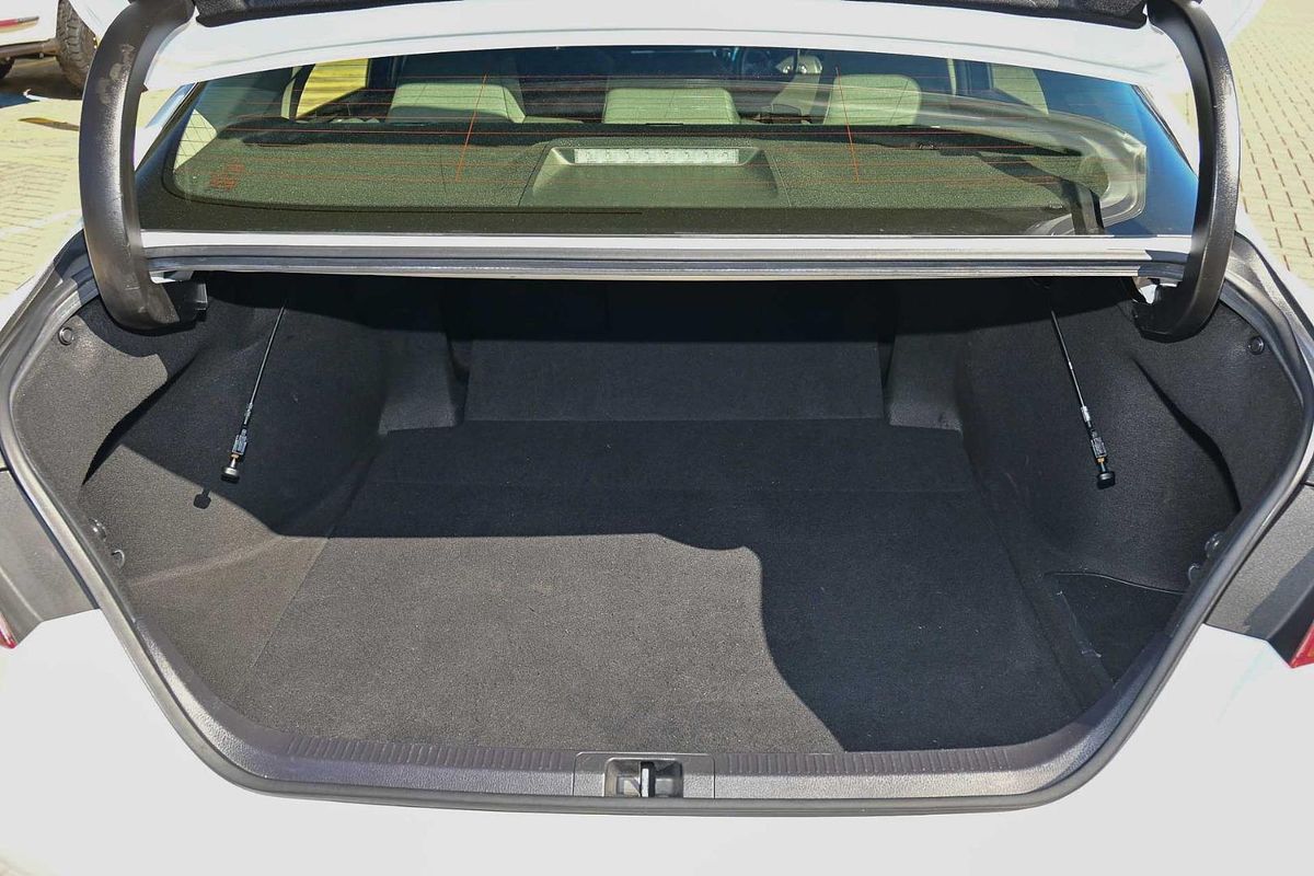 2018 Toyota Camry Ascent AXVH71R