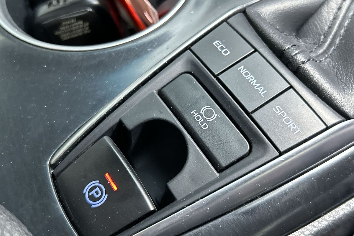 2019 Toyota Camry SX GSV70R