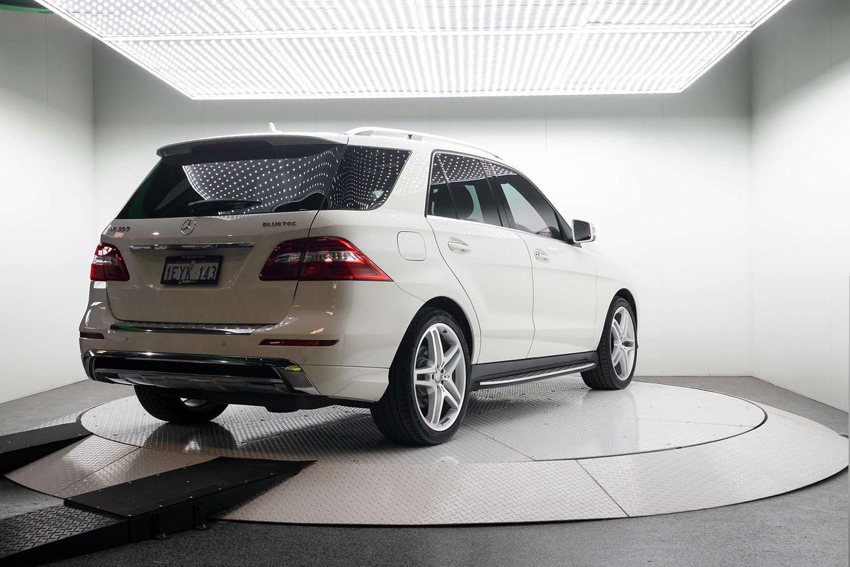 2013 Mercedes-Benz M-Class ML350 BlueTEC W166