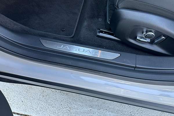 2022 Jaguar I-PACE EV400 SE X590