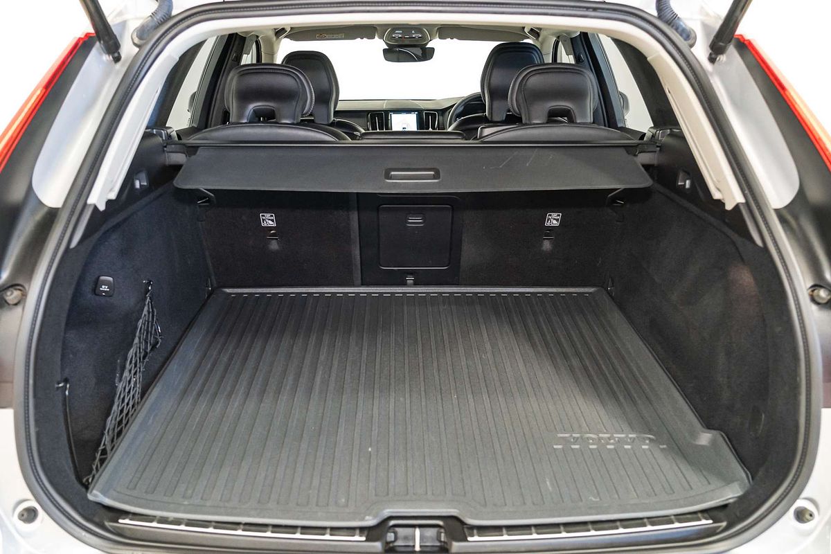 2022 Volvo XC60 B5 Inscription