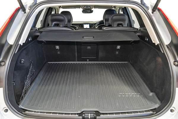 2022 Volvo XC60 B5 Inscription