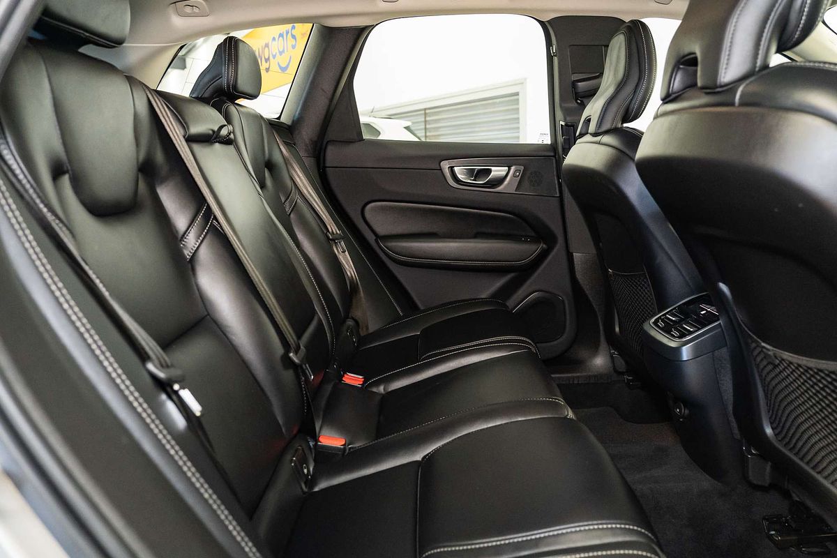 2022 Volvo XC60 B5 Inscription