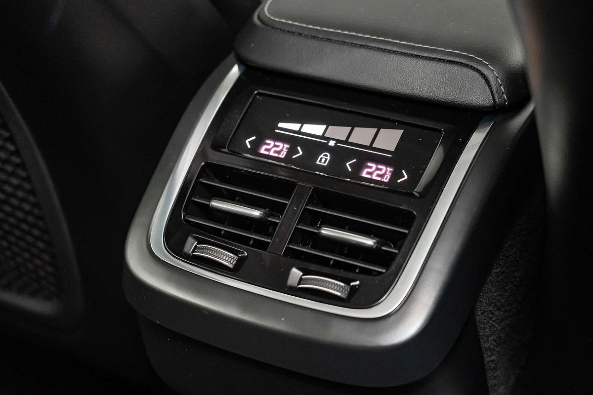 2022 Volvo XC60 B5 Inscription