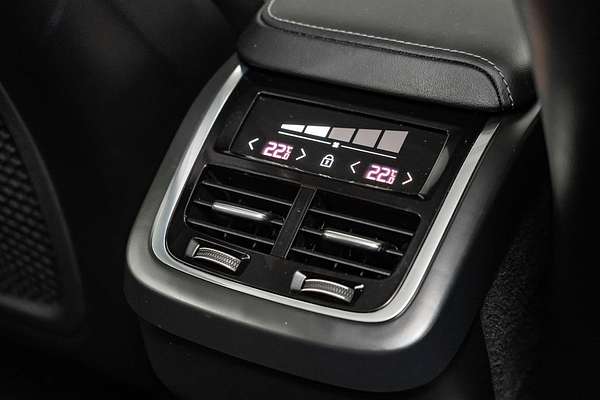 2022 Volvo XC60 B5 Inscription