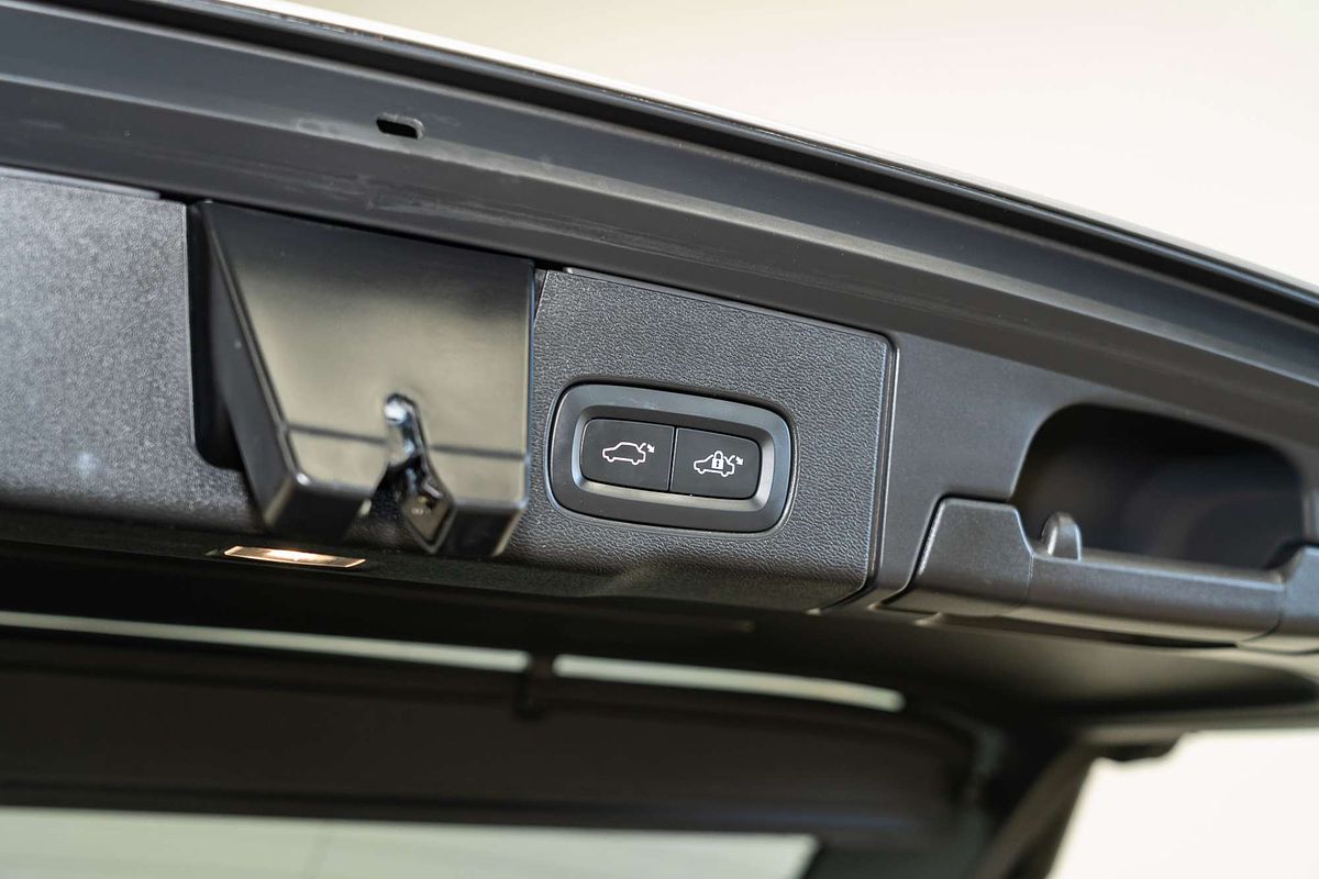 2022 Volvo XC60 B5 Inscription