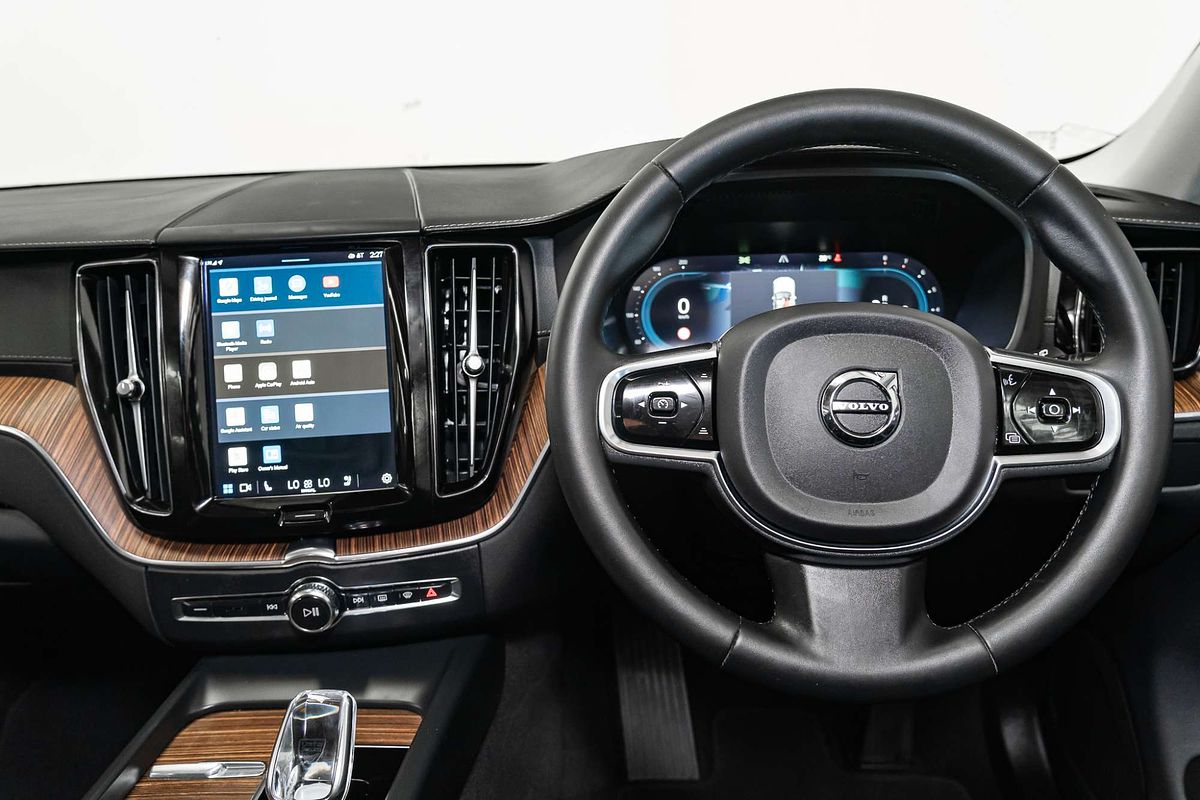 2022 Volvo XC60 B5 Inscription