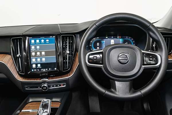 2022 Volvo XC60 B5 Inscription