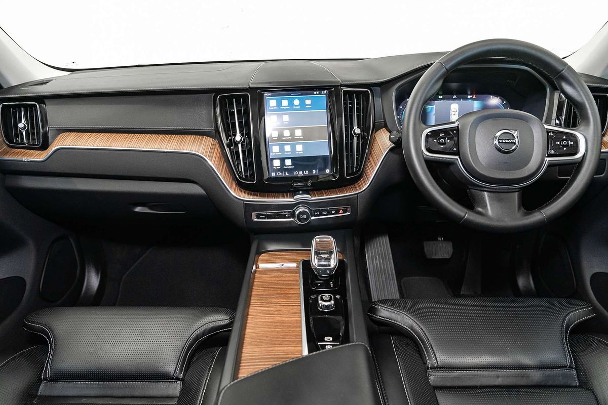 2022 Volvo XC60 B5 Inscription