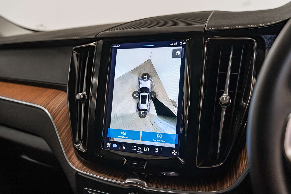 2022 Volvo XC60 B5 Inscription