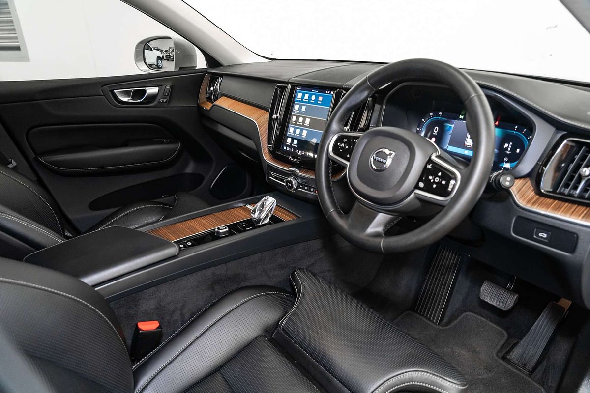 2022 Volvo XC60 B5 Inscription