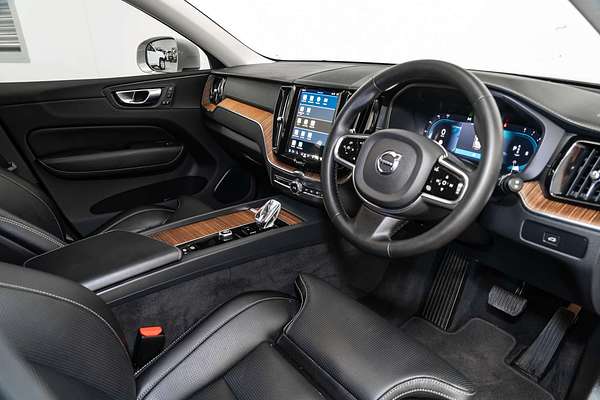 2022 Volvo XC60 B5 Inscription