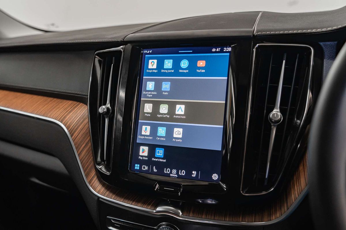 2022 Volvo XC60 B5 Inscription