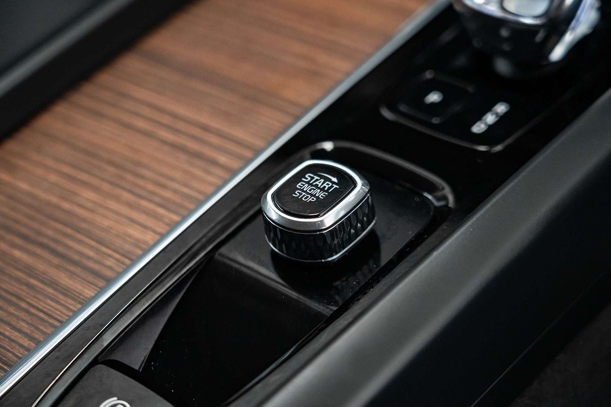 2022 Volvo XC60 B5 Inscription